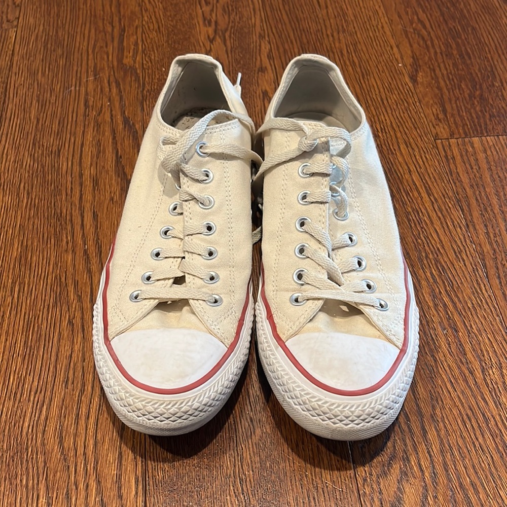 Cream converse low tops, men’s size 11. Barely worn